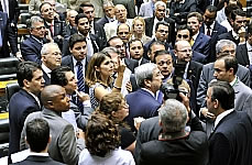 Manuela d´Ávila incluiu no texto direitos para LGBTs e liberdade de credo (Foto: Rodolfo Stuckert)