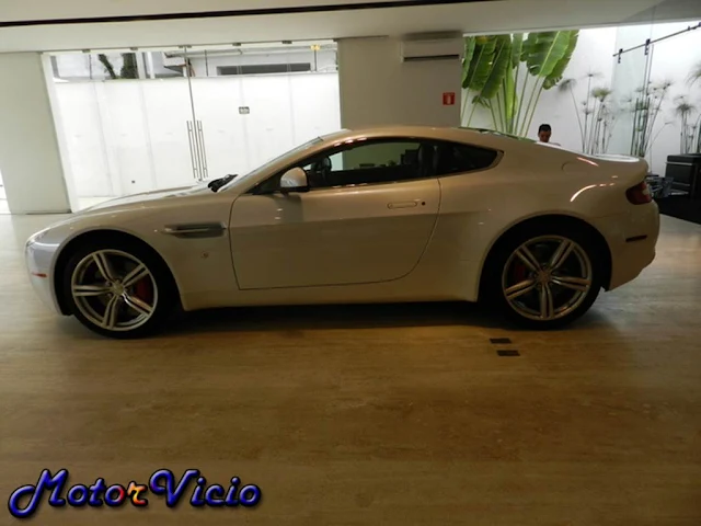 Aston Martin Vantage 2013