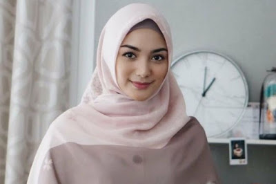 Setiap kali teringat dengan keinginan saya untuk mengenakan hijab dan pakaian syar Memilih Gaya Syari Masa Kini