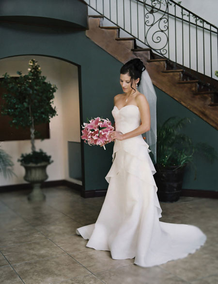 Wedding dress style is simple sensation Weddings with more than a simple 