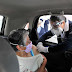 En Toluca vacunan a personas mayores de 60 años en sus autos 