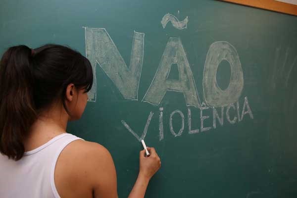 SEDUC suspende agressora, após dar inicio a apuração da briga entre alunas dentro da escola em Jangada