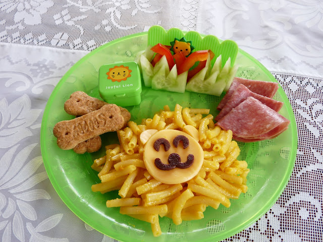 macaroni lion lunch