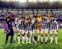 REAL VALLADOLID C. F. Temporada 2019-20. Waldo, Rubén Alcaraz, Alende, Samu Pérez, Miguel De la Fuente. Kuki Zalazar, Apa, Anuar, Jaime Sánchez y Jorge De Frutos. El equipo del Valladolid que terminó el partido, a falta de Fede Barba, posa con el Trofeo Ciudad de Valladolid. REAL VALLADOLID C. F. 1 CS GAZ METAN 0. Jueves 14/11/2019. 20:00 horas. 45ª edición del Trofeo Ciudad de Valladolid. Valladolid, estadio José Zorrilla (2.624 espectadores). GOLES: 1-0: 31’, Toni Villa.