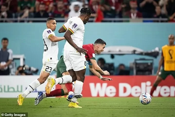 Mike Dean claims Portugal's penalty against Ghana should have been overturned