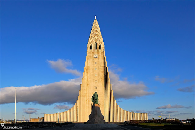 Hallgrimurs Church – Hallgrimskirkja - with statue of Leifur Eiriksson in front, Reykjavik, Iceland