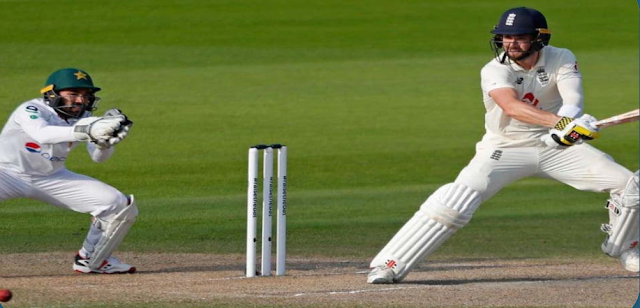 Who is the current wicket keeper of Pakistani team?