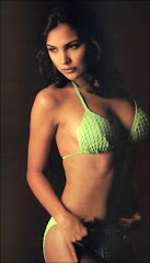 Lara Dutta Bikini 3