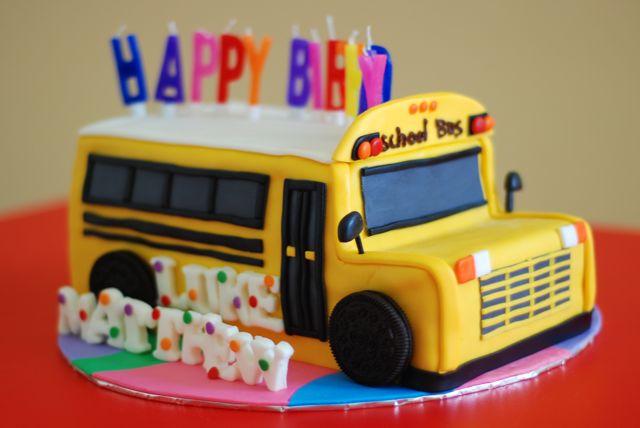 My dear friend Weliana baked a yellow school bus birthday cake for the 