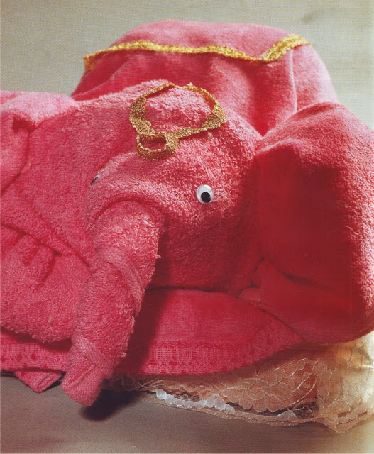 Membuat Gajah  dari Handuk Pernik PIPIT