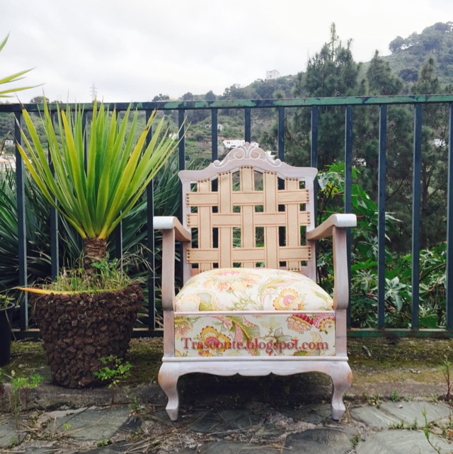 Un sillón de madera rescatado de la basura y restaurado