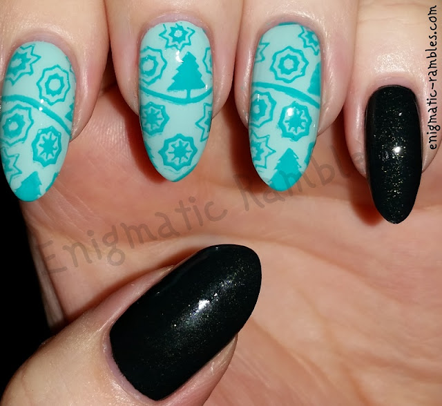 Festive-Stamped-Nails-Nail-Art