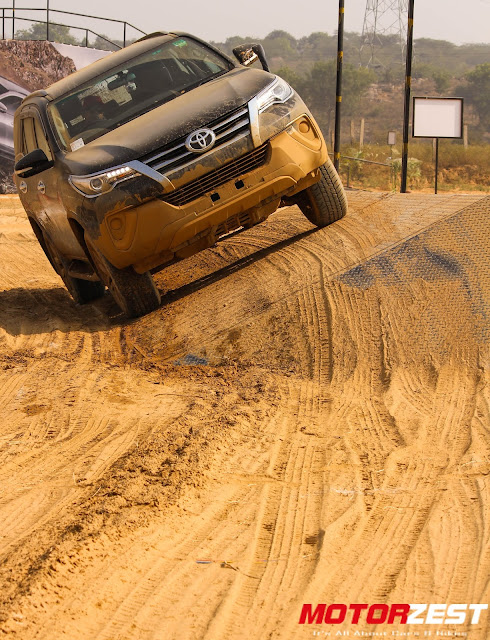 Toyota Fortuner 2016 Off-road