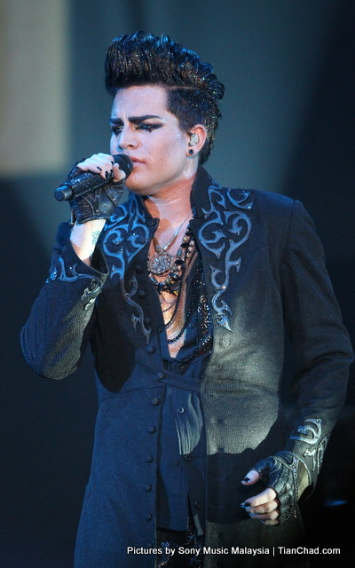 adam lambert and kesha kissing. adam lambert black and white