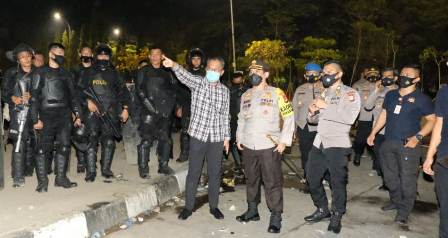 Tinjau Unras Di Fly Over Makassar, Kapolda Sulsel, Memastikan Situasi Kota Makassar Dalam Keadaan Kondusif 