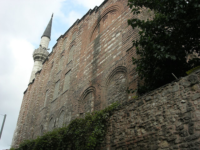 مسجد جول التاريخي في اسطنبول Gül Camii