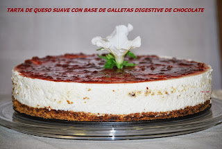 Tarta de queso suave con base de galletas Digestive de chocolate 