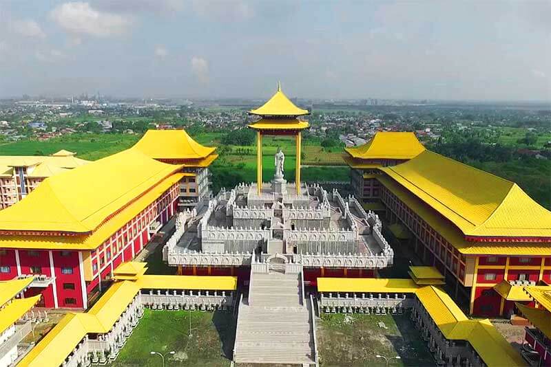 Maha Karuna Buddhist Center: Vihara Terbesar di Asia ...