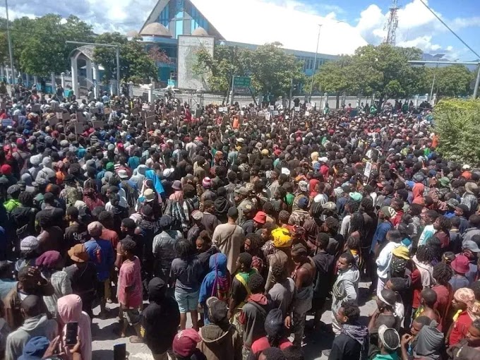 DEMO DAMAI TOLAK DOB OLEH RAKYAT WEST PAPUA PRO REFERENDUM DI LAPAGO WAMENA