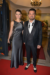 Beren Saat nipple nobra braless sütyensiz