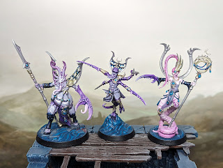 The Thricefold Discord warband painted in pink/purple scheme