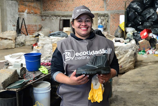 Catadores de material reciclável recebem equipamentos e capacitação