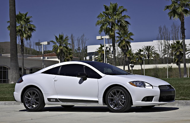 Mitsubishi Eclipse SE 2012 photos