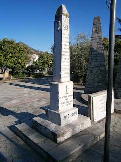 μνημείο πεσόντων στην Τσαριτσάνη