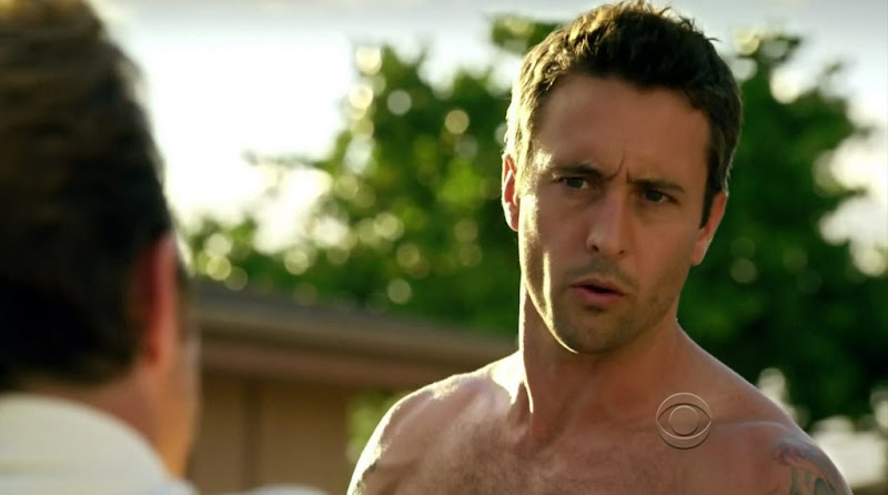 Alex O'Loughlin Shirtless on Hawaii Five-0 s1e07