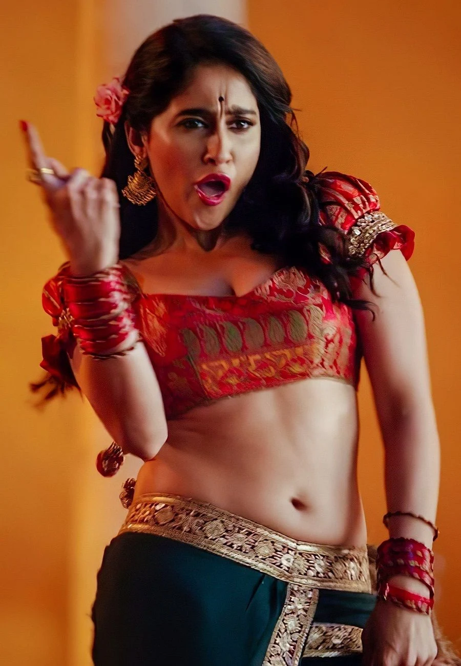 Regina Cassandra As Item Dancer [4 Hot Photos]