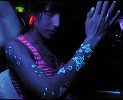  Tattoos Designs on Posted By La Berlina At 10 14 Pm Labels Blacklight Tattoo Trend Uv