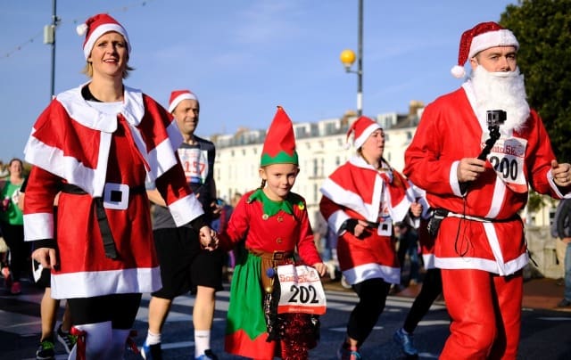 santa claus run stay in shape holidays winter workout frugal fitness exercise jogging
