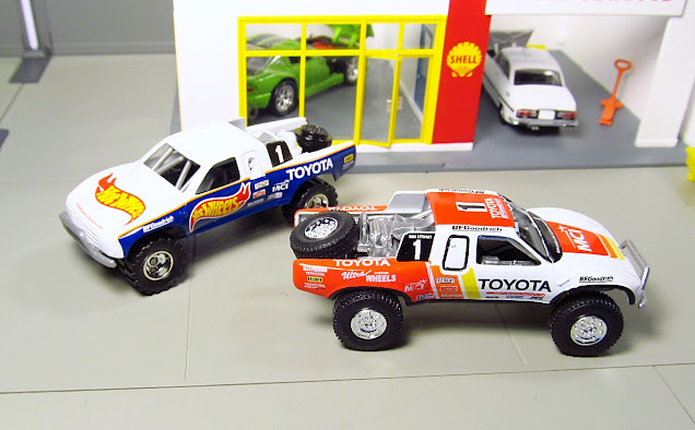 Hot Wheels 100% Black Box Toyota Baja Truck tundra mci down & dirty