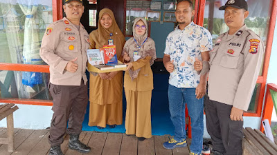 Polri Peduli Budaya Literasi, Polsek Kuala Kampar Distribusi Buku Sampai Pelosok Nusantara