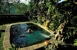 kolam salah satu hotel di bali