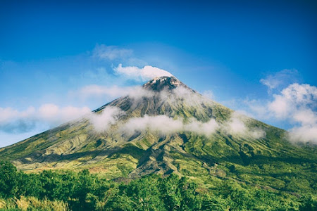 5 Rekomendasi Gunung di Indonesia untuk Pendaki Pemula