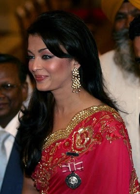 Aishwarya rai saree in red colour with golden border
