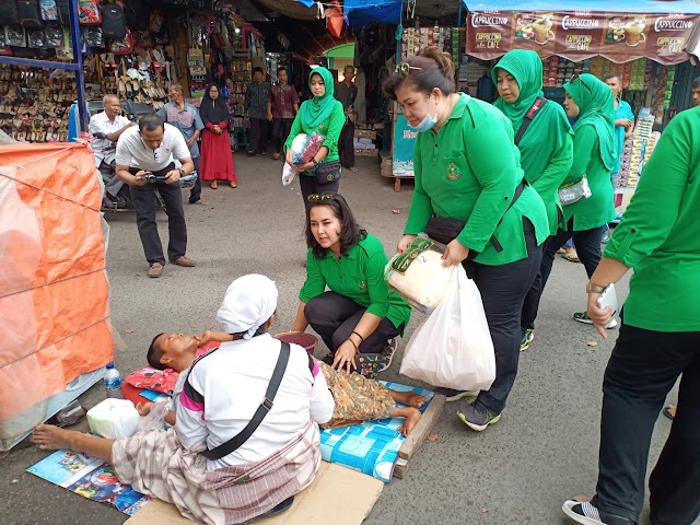 "Jum'at Berkah", Persit KCK Koorcabrem 032 Padang 