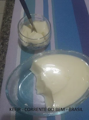 GELATINA DE YAKULT DO SORO DE KEFIR DE LEITE