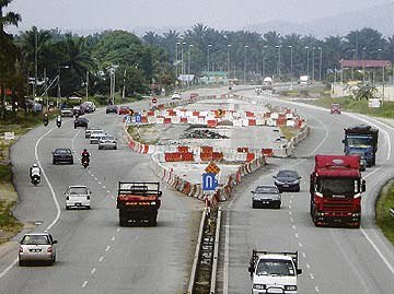 Mencari Cahaya Pelita: Ohh Sri Gading dan Parit Sulong