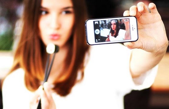 Tips agar hasil foto selfie tampak cantik, keren dan fotogenic