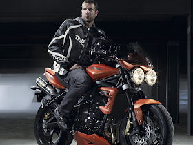 2010 Triumph Street Triple R First Look