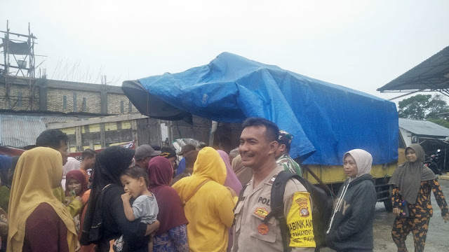  Bhabinkamtibmas Kelurahan Pahandut Seberang Monitoring Pelaksanaan Pasar Penyeimbang