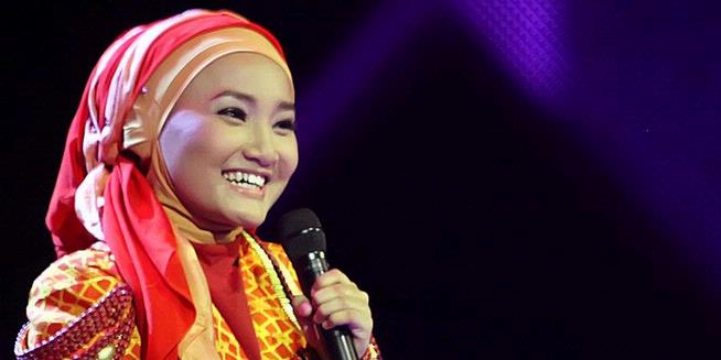 Trend Jilbab Terbaru Ala Fatin Shidqia Lubis