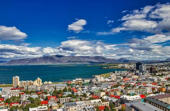 One of the richest countries countries in the world is Iceland.