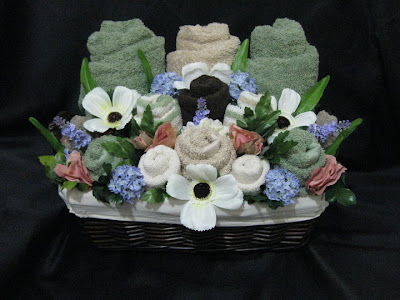 Bath Towel Wedding Cake on Into A Bath Towel Blooming Bouquet Or Kitchen