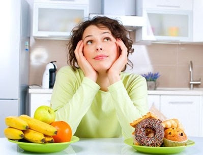 Người bị bệnh trĩ nên chú trọng chế độ ăn uống.