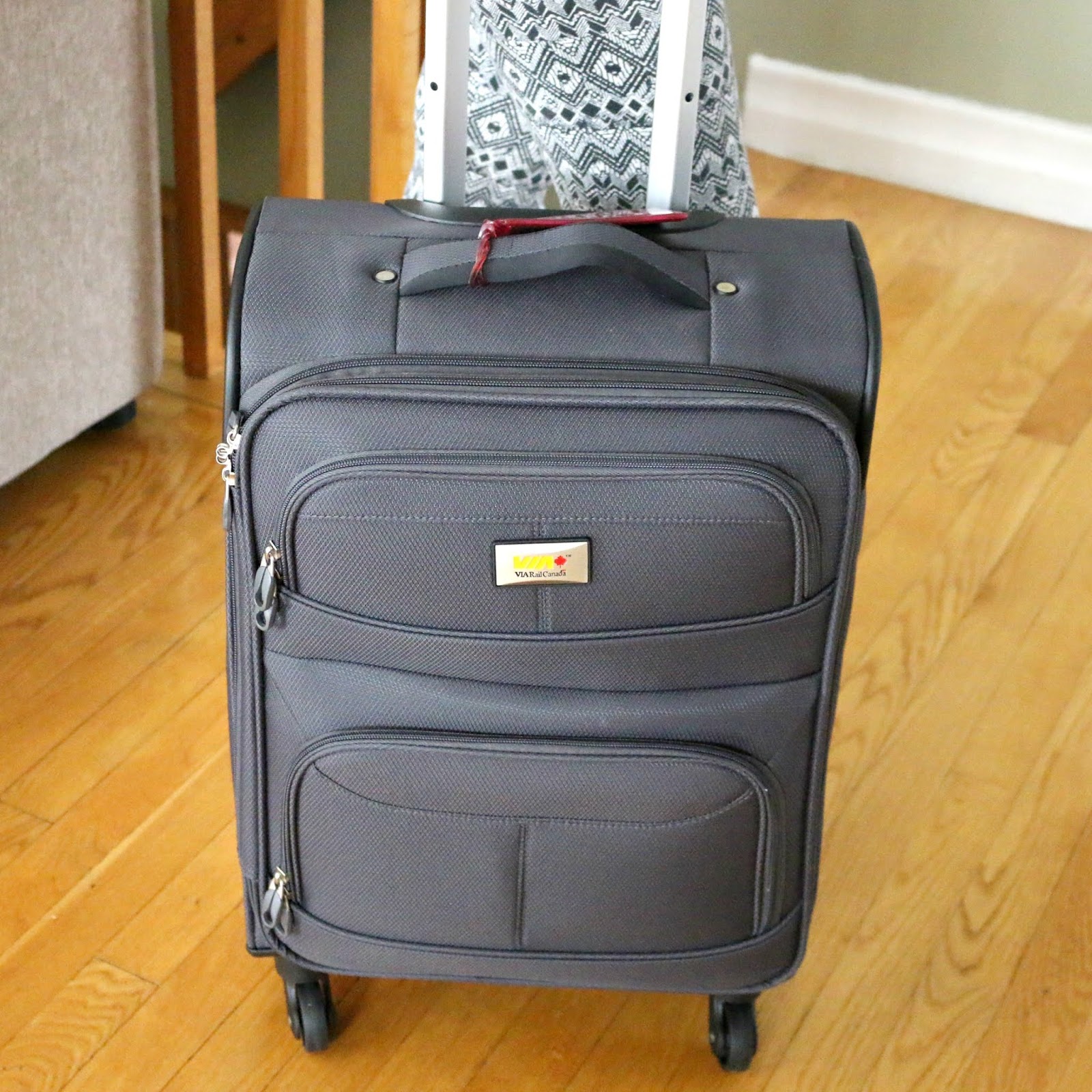 Via Rail Canada James Bay 20-inch 4-Wheel Carry-on Spinner Luggage