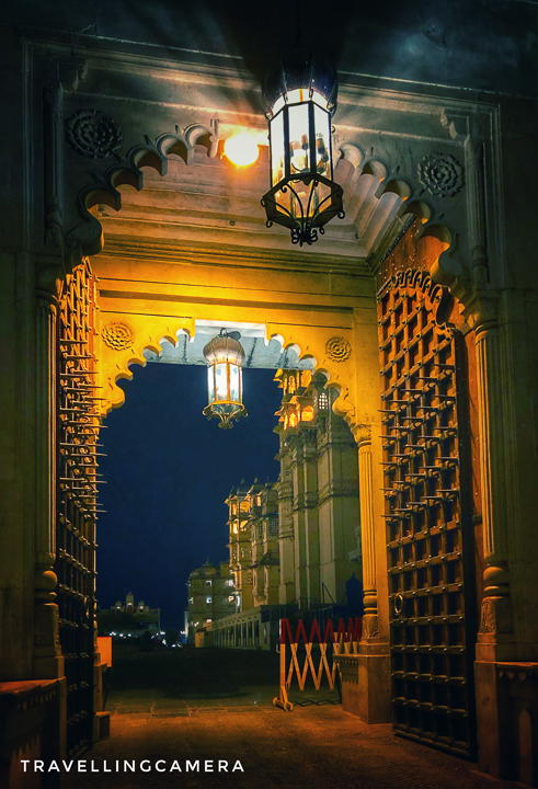 Each gate inside the city palace is grand, so take time to spot, admire and move on. Bara Pol of city palace welcomes everyone in a grand way. Tripolia is another one which is significant inside City Palace of Udaipur. Most of the gates inside City Palace and other parts of Udaipur have these huge wooden doors with iron nails jutting out of them. Similar doors can be seen in other palaces & forts like Kumbhalgarh of Rajasthan.