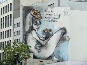 street art pe o cladire din Frankfurt, Germania